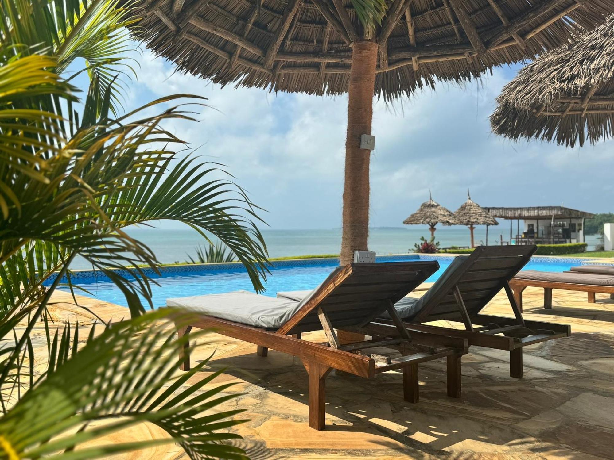 Calamari Beach Resort Zanzibar Екстериор снимка